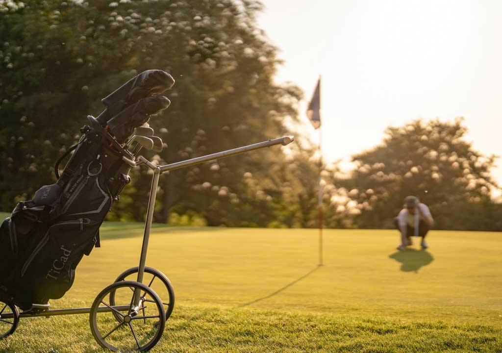 Four-Way Stretch and Seamless Comfort: The Tech Driving Golf Apparel
